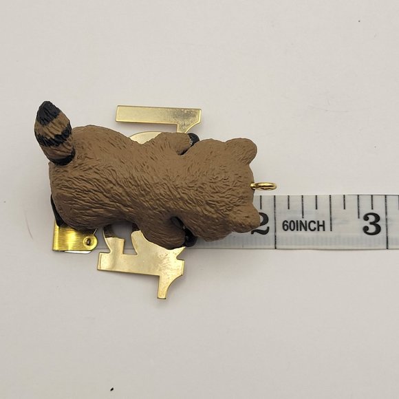 Hallmark Keepsake 1991 FABULOUS DECADE Series raccoon Christmas Ornament - Picture 11 of 11